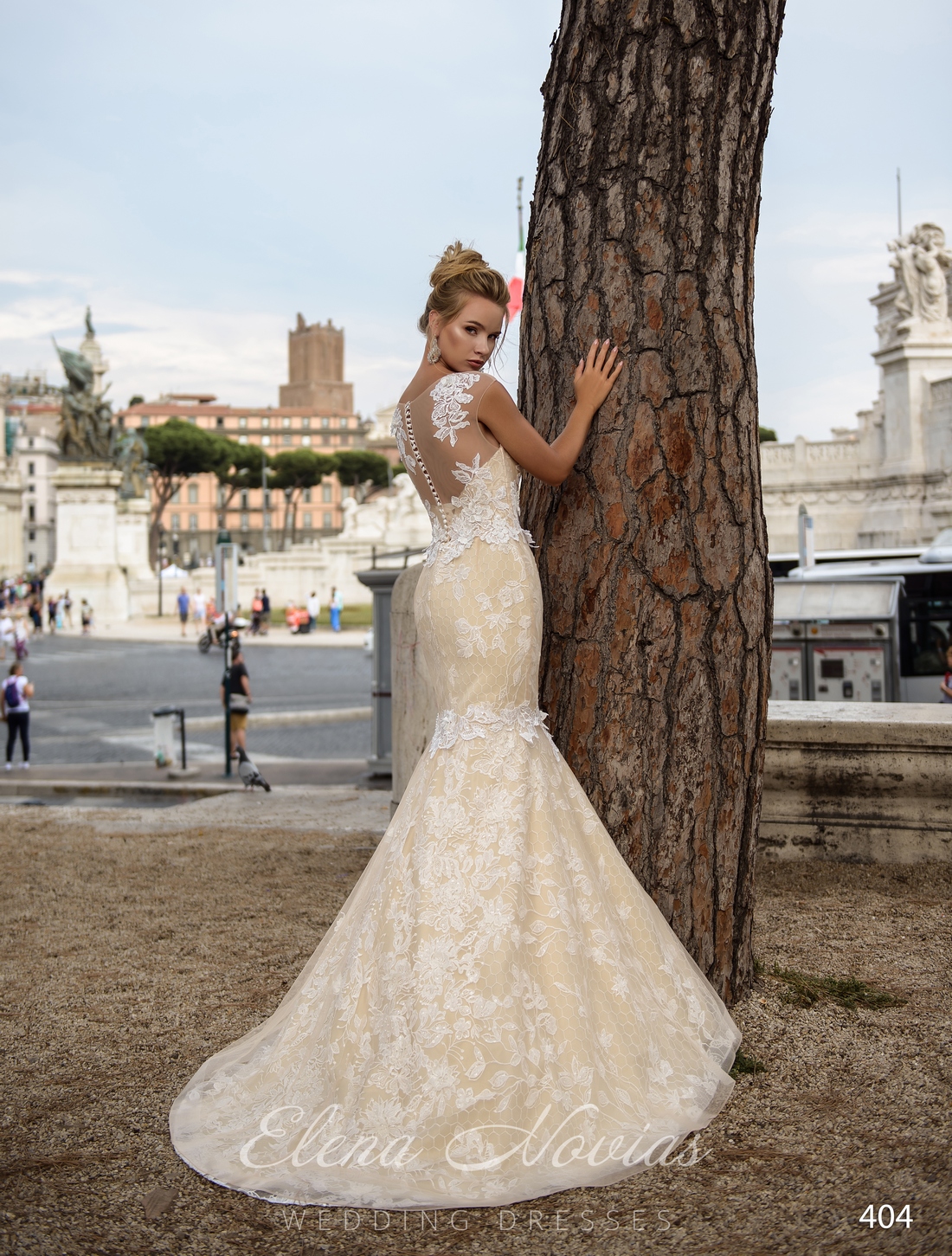 Кружевное свадебное платье «рыбка» с цветочными аппликациями от Elena Novias